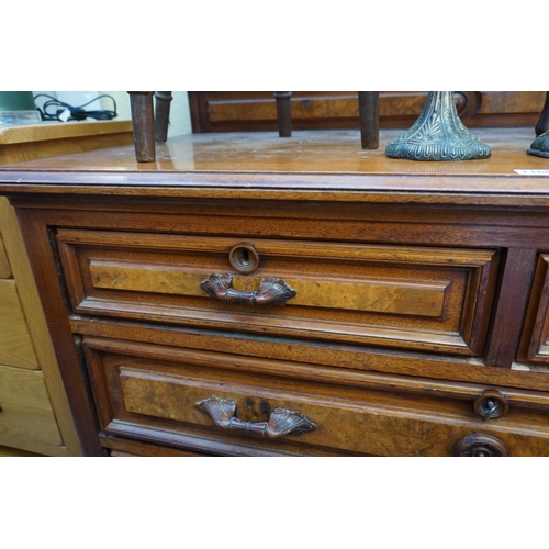 1166 - A Victorian walnut and figured walnut chest of drawers, 122cm wide. 