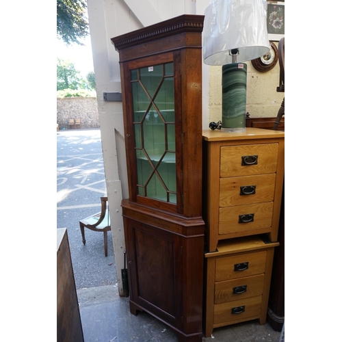 1170 - A mahogany standing corner cupboard, 186.5cm high x 65cm wide.