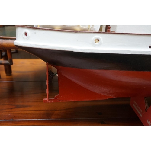 1173 - A model of a trawler, 88.5cm long. 