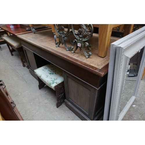 1181 - An early 20th century mahogany pedestal desk, 152.5cm wide. 