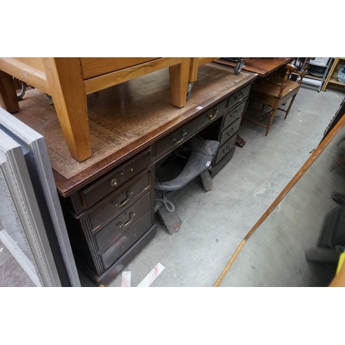 1181 - An early 20th century mahogany pedestal desk, 152.5cm wide. 