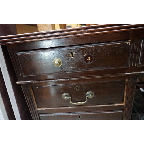 1181 - An early 20th century mahogany pedestal desk, 152.5cm wide. 