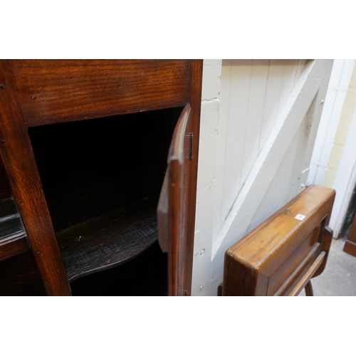 1192 - A George III oak and mahogany crossbanded dresser and rack, 176cm wide.