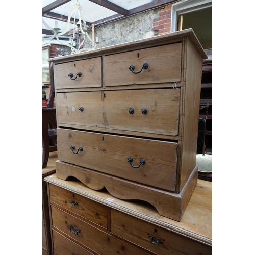 1228 - A small 19th century pine chest of drawers, 85cm wide.