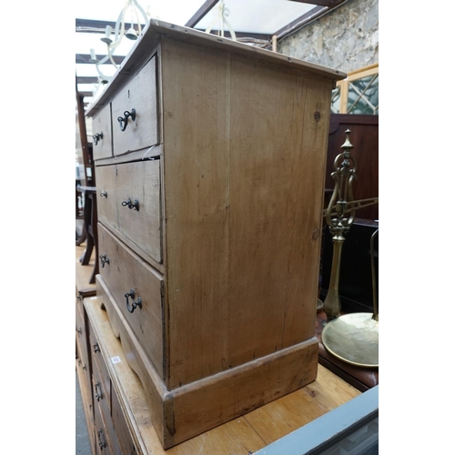 1228 - A small 19th century pine chest of drawers, 85cm wide.