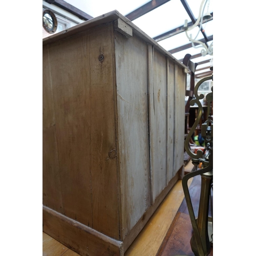 1228 - A small 19th century pine chest of drawers, 85cm wide.