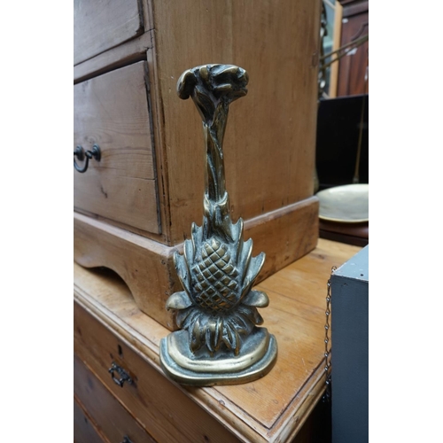 1260 - A Victorian cast iron doorstop, 19cm high; together with nineteen horse brasses; and other metalware... 