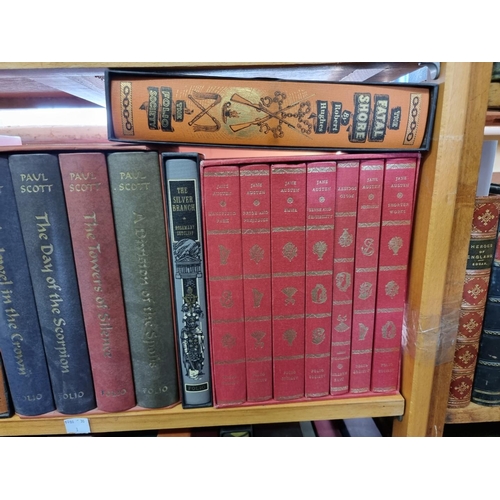 108 - FOLIO SOCIETY: large collection of approx 115 volumes, Folio Society, all but 2 boxed, generall... 