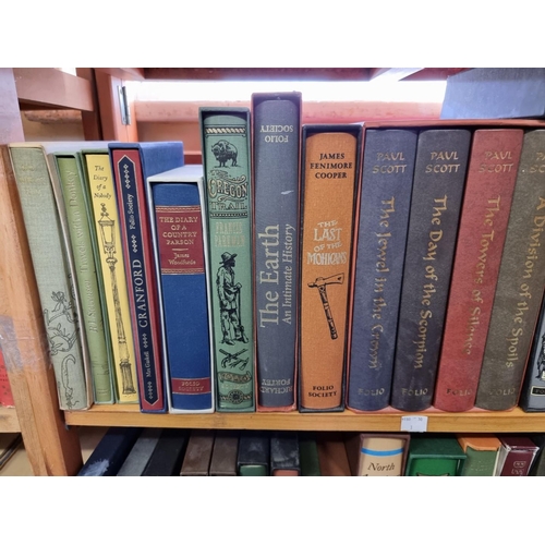 108 - FOLIO SOCIETY: large collection of approx 115 volumes, Folio Society, all but 2 boxed, generall... 