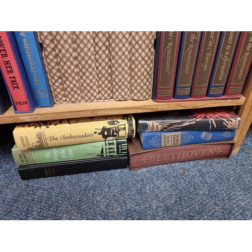 127 - FOLIO SOCIETY: collection of approx 100 vols, Folio Society, majority in slipcase, over 6 shelves, g... 