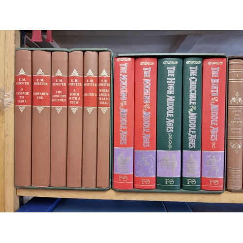 127 - FOLIO SOCIETY: collection of approx 100 vols, Folio Society, majority in slipcase, over 6 shelves, g... 