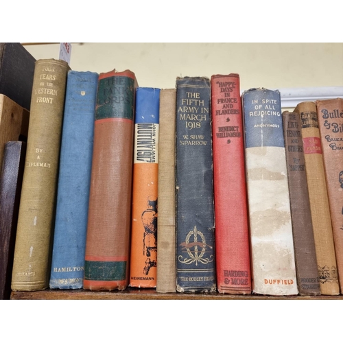 143 - WORLD WAR I HISTORY FROM THE LIBRARY OF HENRY WILLIAMSON: a quantity of books over 4 shelves, t... 