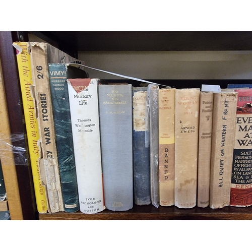 143 - WORLD WAR I HISTORY FROM THE LIBRARY OF HENRY WILLIAMSON: a quantity of books over 4 shelves, t... 