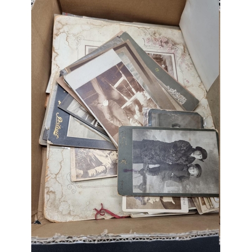 158 - PHOTOGRAPHY: a quantity of mixed 19thc photographic material in one tray, to include carte de v... 