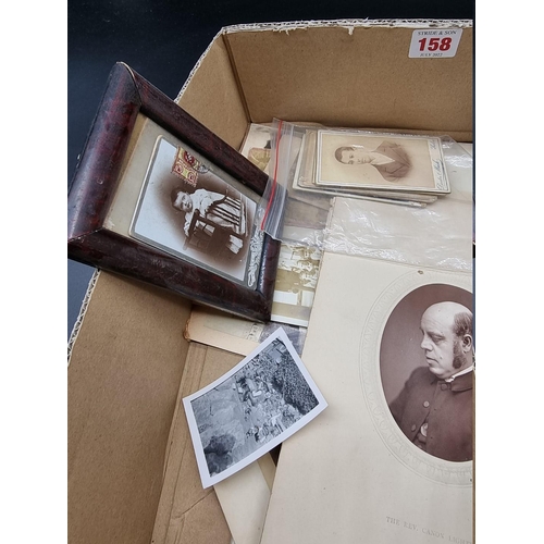 158 - PHOTOGRAPHY: a quantity of mixed 19thc photographic material in one tray, to include carte de v... 