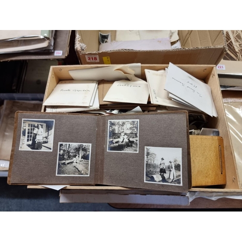 218 - MISCELLANEOUS PHOTOGRAPHY: a large carton, 19th & 20thc photography including snapshots, la... 