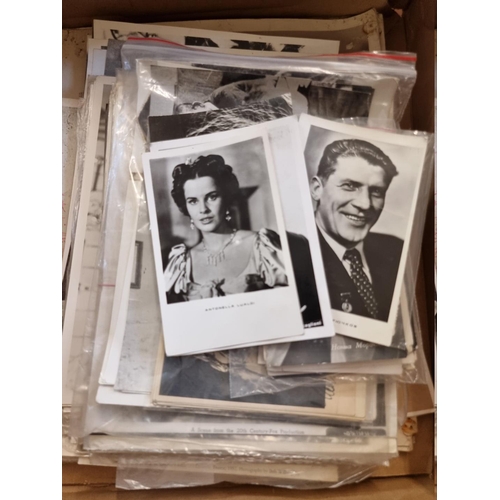 294 - FILM & CINEMA: collection of periodicals, programmes and photographs in 2 trays, to include film... 