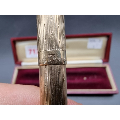 712 - A cased 9ct gold Parker 61 Presidential Waterdrop pattern ball point pen, hallmarked London 1966.... 