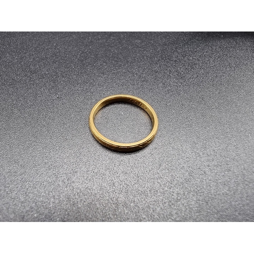 723 - A 22ct gold wedding band, size I 1/2, 2.4g.