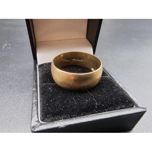 728 - A 9ct gold wedding band, size X-Y, 8.5g.