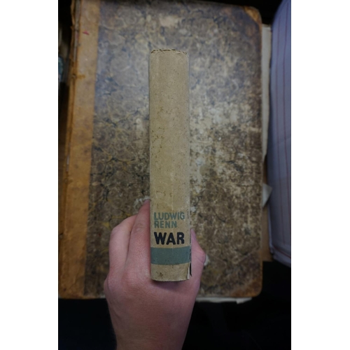 143 - WORLD WAR I HISTORY FROM THE LIBRARY OF HENRY WILLIAMSON: a quantity of books over 4 shelves, t... 