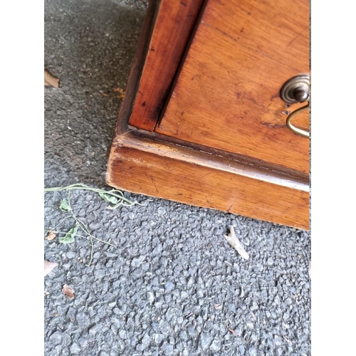 1019 - An old mahogany pedestal desk, 120cm wide x 60cm deep x 70cm high. 