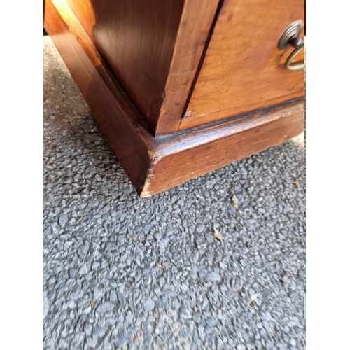 1019 - An old mahogany pedestal desk, 120cm wide x 60cm deep x 70cm high. 