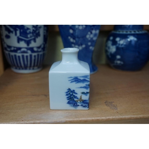 1098 - A collection of Chinese and Japanese blue and white porcelain, largest 27cm high. (12)... 