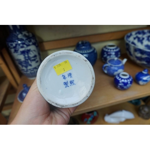 1098 - A collection of Chinese and Japanese blue and white porcelain, largest 27cm high. (12)... 