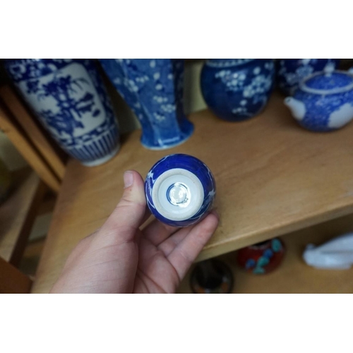 1098 - A collection of Chinese and Japanese blue and white porcelain, largest 27cm high. (12)... 