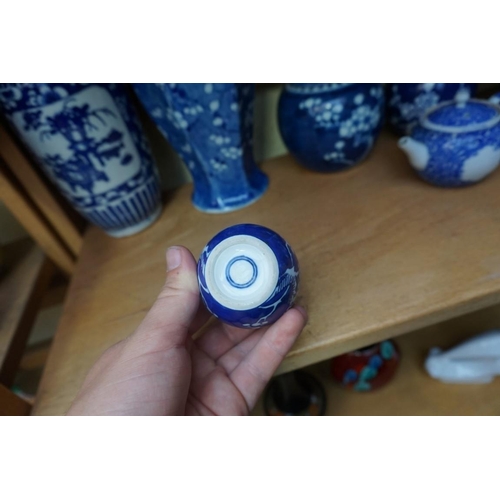 1098 - A collection of Chinese and Japanese blue and white porcelain, largest 27cm high. (12)... 