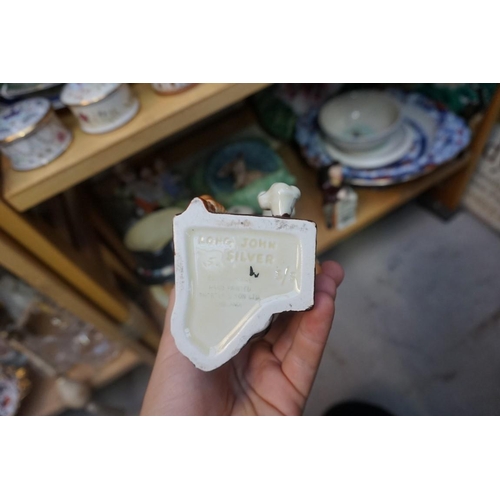 1101 - A mixed group of ceramics, to include a Sylvac wall pocket, 20cm wide; and a Yardley figure group; t... 