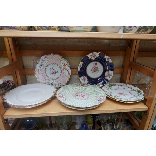 1112 - A small collection of 19th and later English porcelain plates, to include a pair of Royal Crown Derb... 