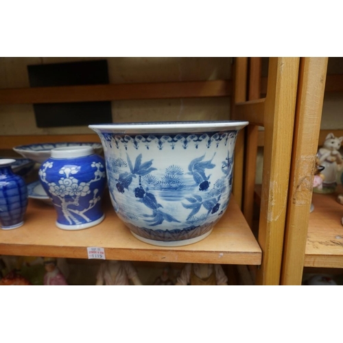 1115 - A collection of Chinese and Japanese blue and white ceramics, largest 25cm. (16)... 