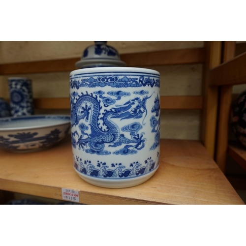 1115 - A collection of Chinese and Japanese blue and white ceramics, largest 25cm. (16)... 