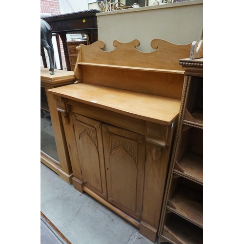 1150 - A Victorian walnut chiffonier, 90.5cm wide.