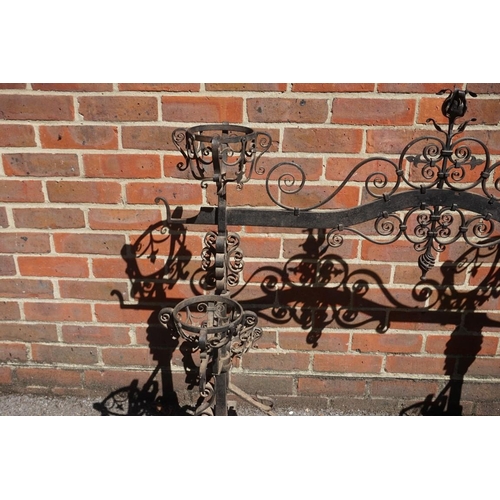 1198 - A large and impressive wrought iron fire grate, 101.5 x 122.5cm. 