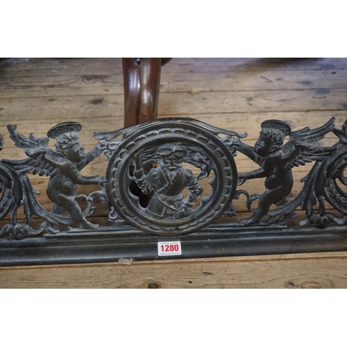 1280 - An unusual cast brass fire fender, 101.5cm wide. 