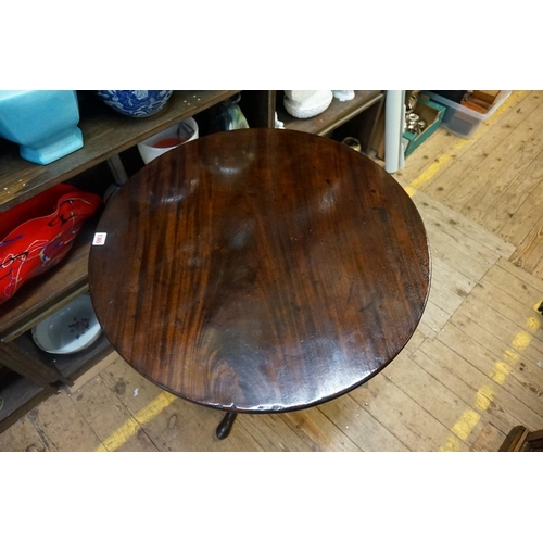 1365 - A George III mahogany circular tilt top tripod table, with one piece top, 72.5cm diameter, (fau... 