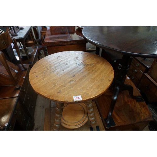 1377 - A 19th century pine cricket table, with bobbin turned legs, 44.5cm diameter.