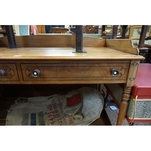 1396 - A Regency mahogany and ebony strung washstand, with platform undertier, the turned knobs with ivory ... 