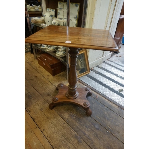 1400 - A 19th century mahogany pedestal table, on quatrefoil base, 57cm wide.