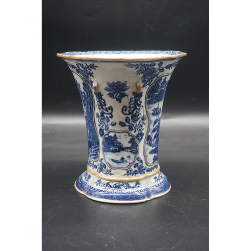 1525 - Two Chinese blue and white items, largest 20.5cm high, (s.d. to each).