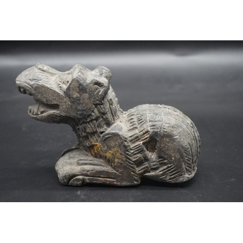 1536 - A naive lead figure of a recumbent dog, 16.5cm long.... 