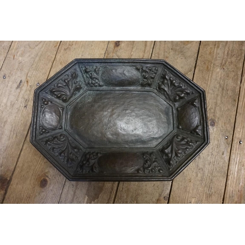 1538 - A small quantity of metalware, to include a bronze octagonal tray or stand, 33.5cm wide. ... 