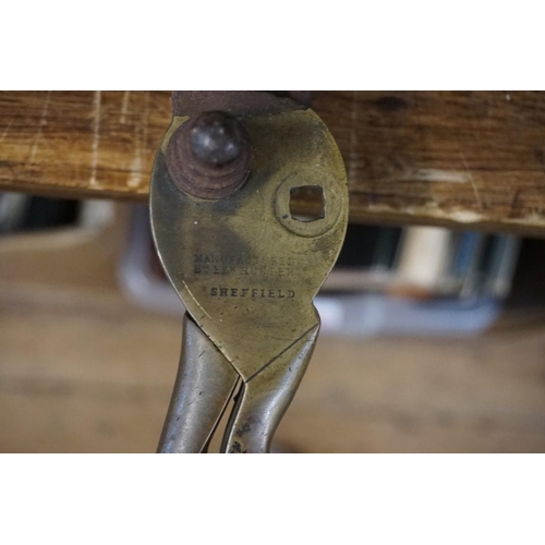 1605 - An unusual pair of brass handled 'Mitchell & Brunton's Patent' drapers' shears, inscribed 'Manuf... 