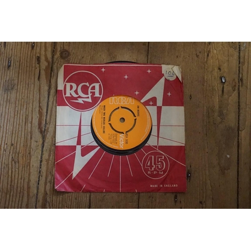 1623 - Vinyl Records: a collection of 33rpm and 45rpm examples.