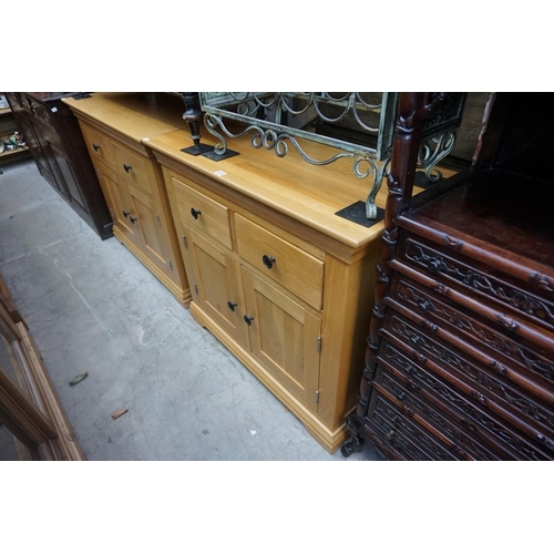 1078 - A pair of contemporary pale oak side cabinets, 94.5cm wide. 