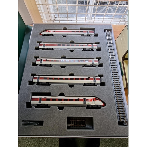 19 - Kato: 10-1674 Hitachi Class 800/2 LNER 'AZUMA' 5 car set, in fitted folder case, with instructi... 