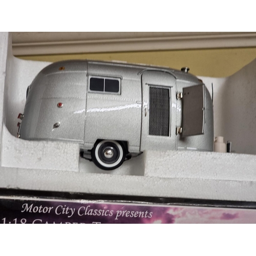 68 - Motor City Classics: a diecast 1:18 Camper Trailer; together with two models by Revell, Nos: 08911 a... 